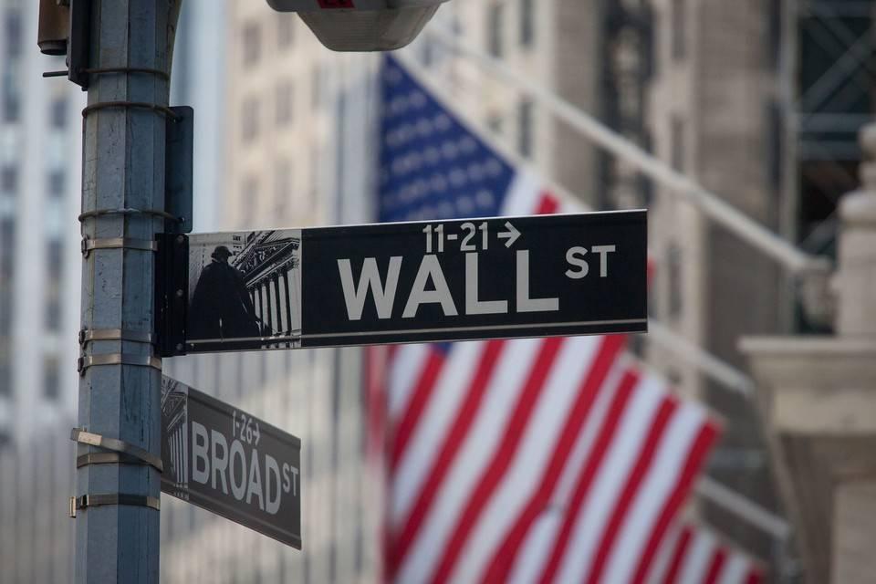 Wall Street banks are entering the cryptocurrency market, but remain cautious under regulatory pressure