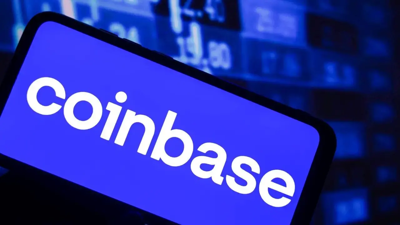 Coinbase enters the market to package Bitcoin, with its market value rising to third place but facing transparency controversies