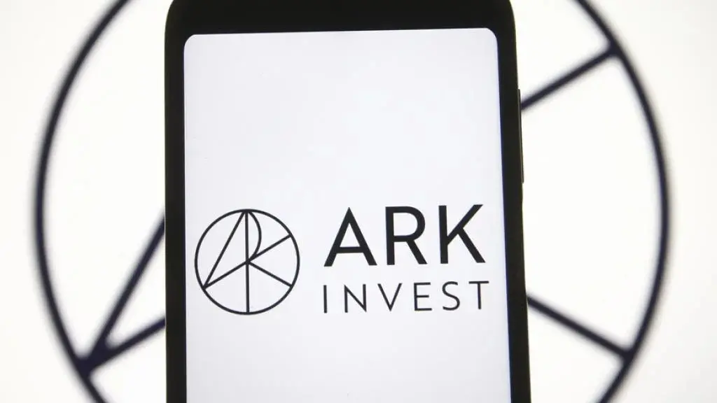 What signals are released by ARK Invest increasing its stake in Coinbase and reducing its holdings in Block, and why is it clearly bullish on Bitcoin?